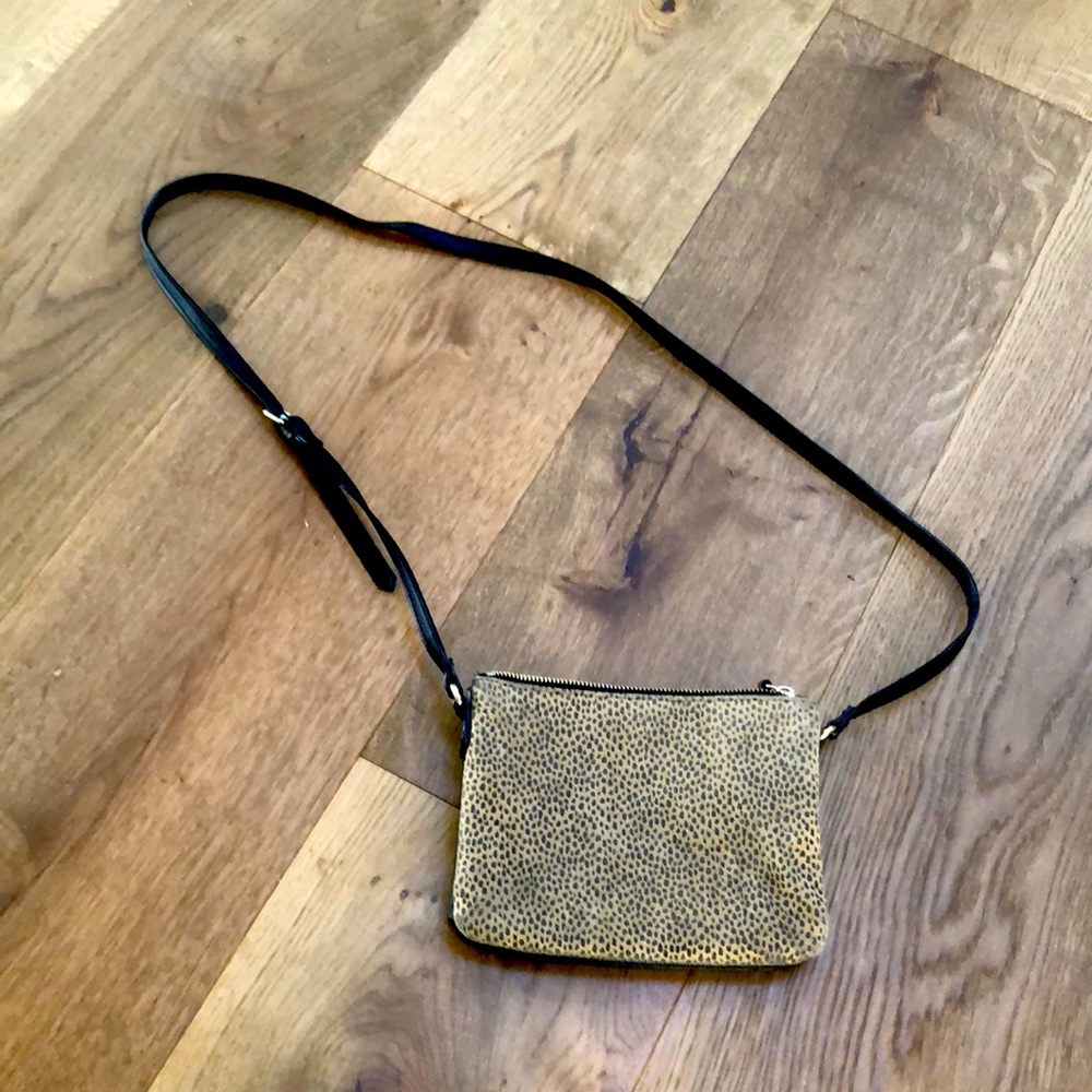 Women’s reversible crossbody